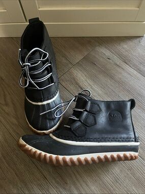 Sorel Out N About Woman Black Leather Duck Boots